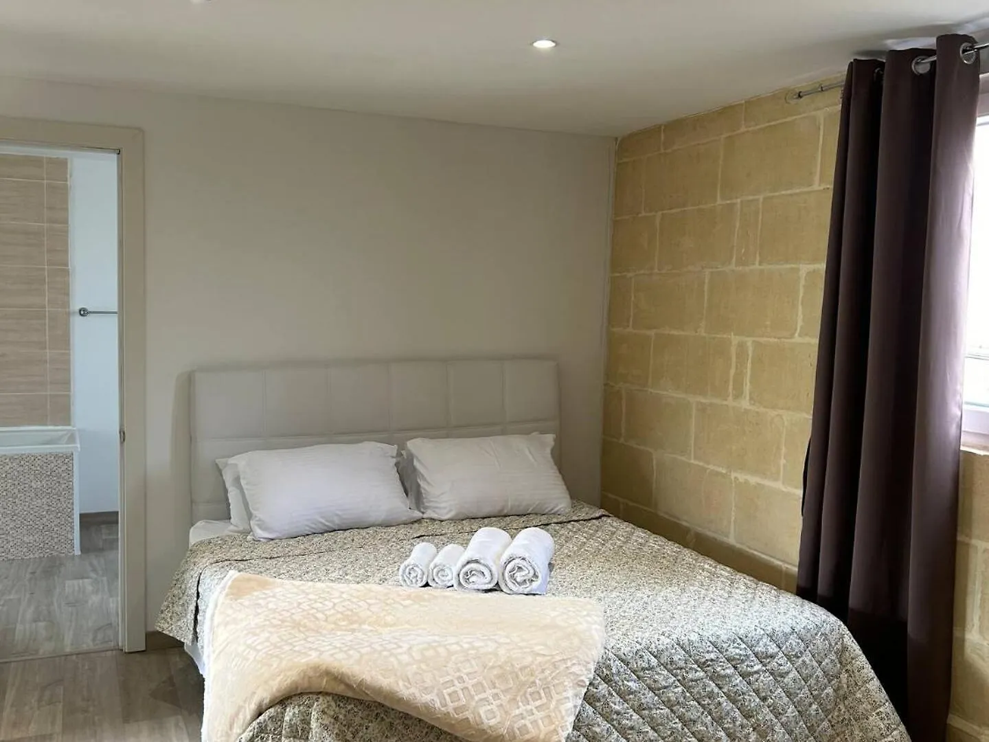 The Gem Farmhouse By Homely Qormi 0*,